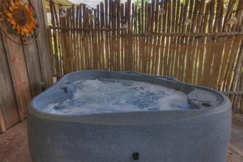 nandina cottage hot tub four minutes to marktplatz