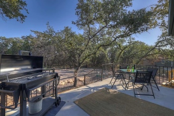 serene getaway nestled in the tx hill country