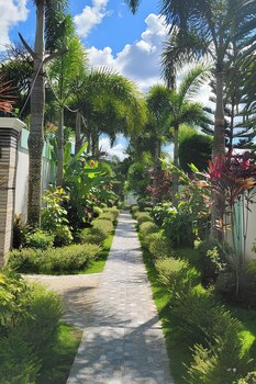 jewelry resort and villas tagaytay