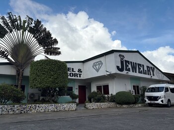Jewelry Resort And Villas Tagaytay,,4 star