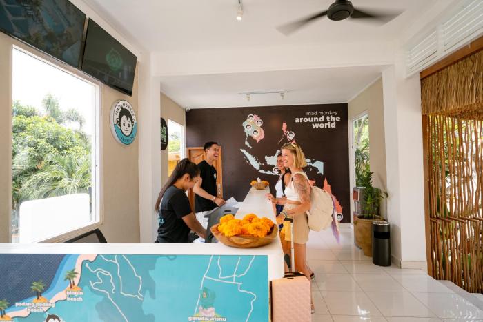 mad monkey uluwatu