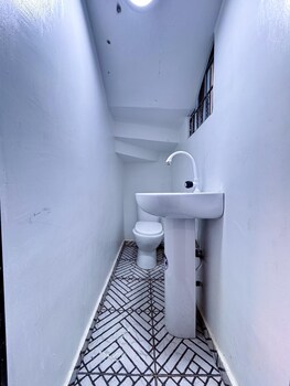 A Luxurious Single Room - The Paletinos,,2 star