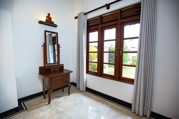 Sleeperwood Villa,,2 star