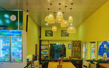 Tween House,,3 star