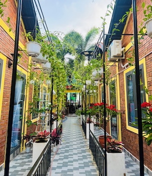 tween house