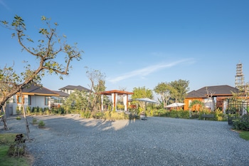 the garden pool villa resort at doisaket