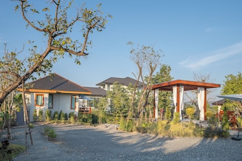 the garden pool villa resort at doisaket