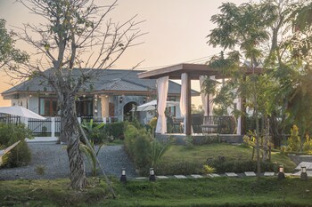 the garden pool villa resort at doisaket