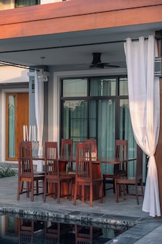 the garden pool villa resort at doisaket