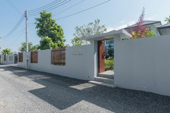 the garden pool villa resort at doisaket
