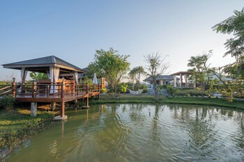 the garden pool villa resort at doisaket