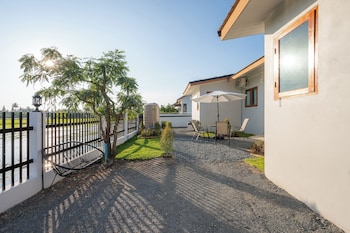 the garden pool villa resort at doisaket