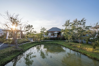 the garden pool villa resort at doisaket