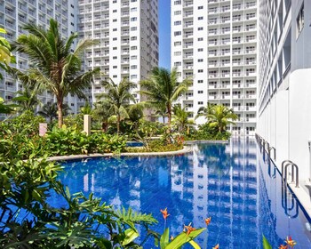 live just steps away from mall of asia