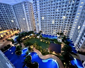 live just steps away from mall of asia