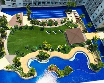 live just steps away from mall of asia