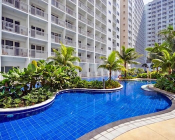 live just steps away from mall of asia