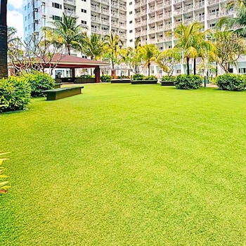 live just steps away from mall of asia