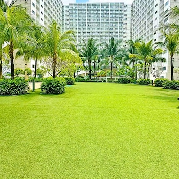 live just steps away from mall of asia