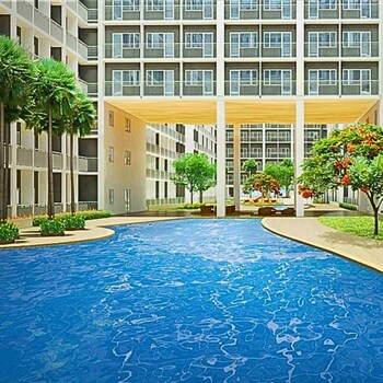 live just steps away from mall of asia