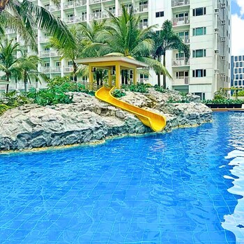 live just steps away from mall of asia