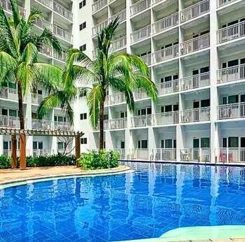 live just steps away from mall of asia