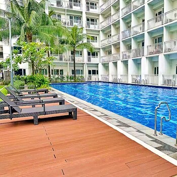 live just steps away from mall of asia