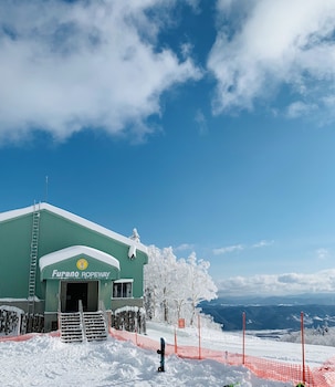 Snowball Hostel,,2 star