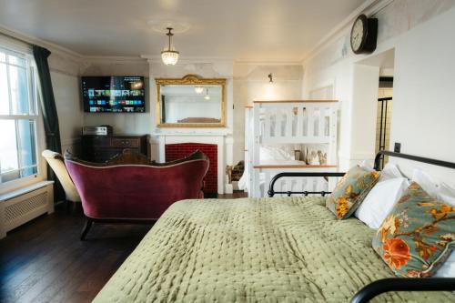 the doghouse inn