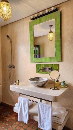 riad lily