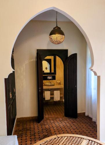 riad lily