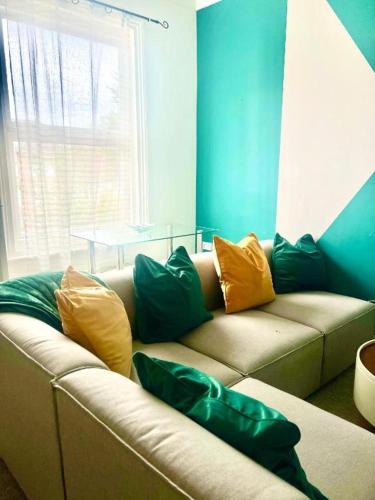 2 bed flat sleeps 5 pets parking wifi