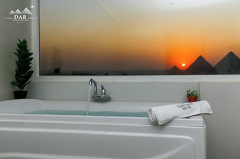 dar pyramids view inn