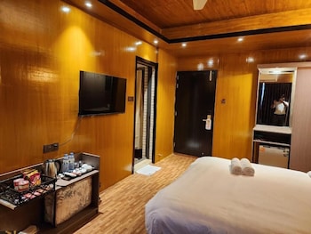 Tuptup - Resto & Resort,,4 star