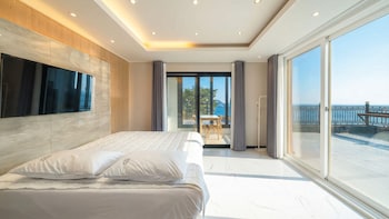 Namhae Onview Pension,,3 star