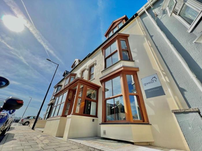 gwesty guest house