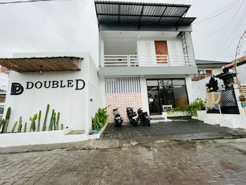 double d guesthouse and villa