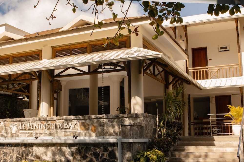 le peninsula bay beach resort
