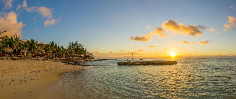 le peninsula bay beach resort