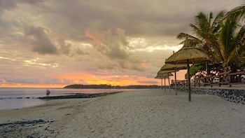 le peninsula bay beach resort