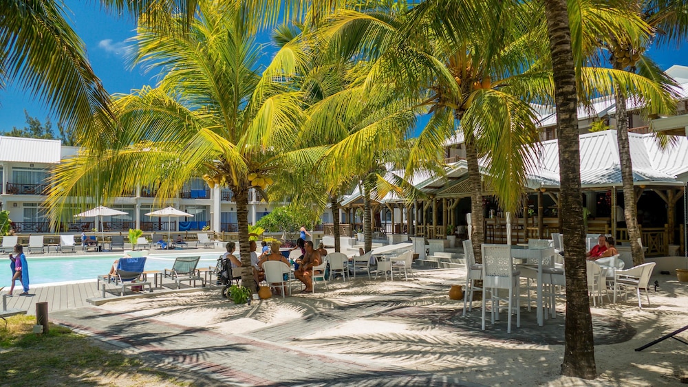 le peninsula bay beach resort