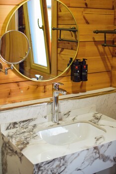Ridge Cabin Resort,,3 star