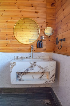 Ridge Cabin Resort,,3 star