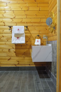 Ridge Cabin Resort,,3 star