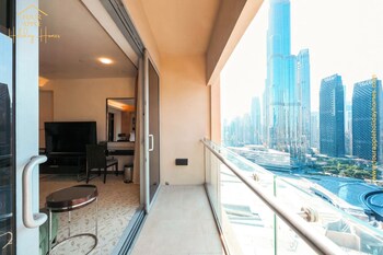 peaceful studio with burj khalifa view