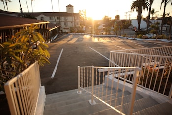 west coast surf and stay