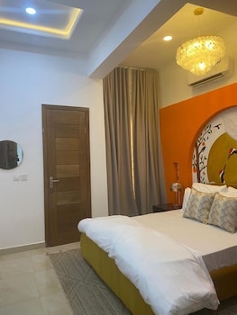 spacious 2 bedroom apartment