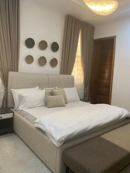 spacious 2 bedroom apartment