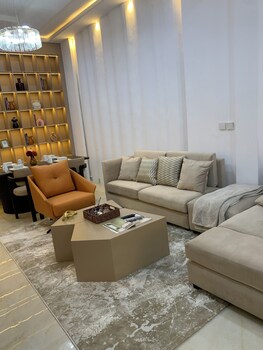 spacious 2 bedroom apartment