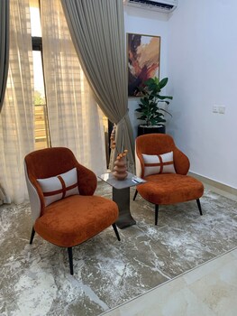 spacious 2 bedroom apartment